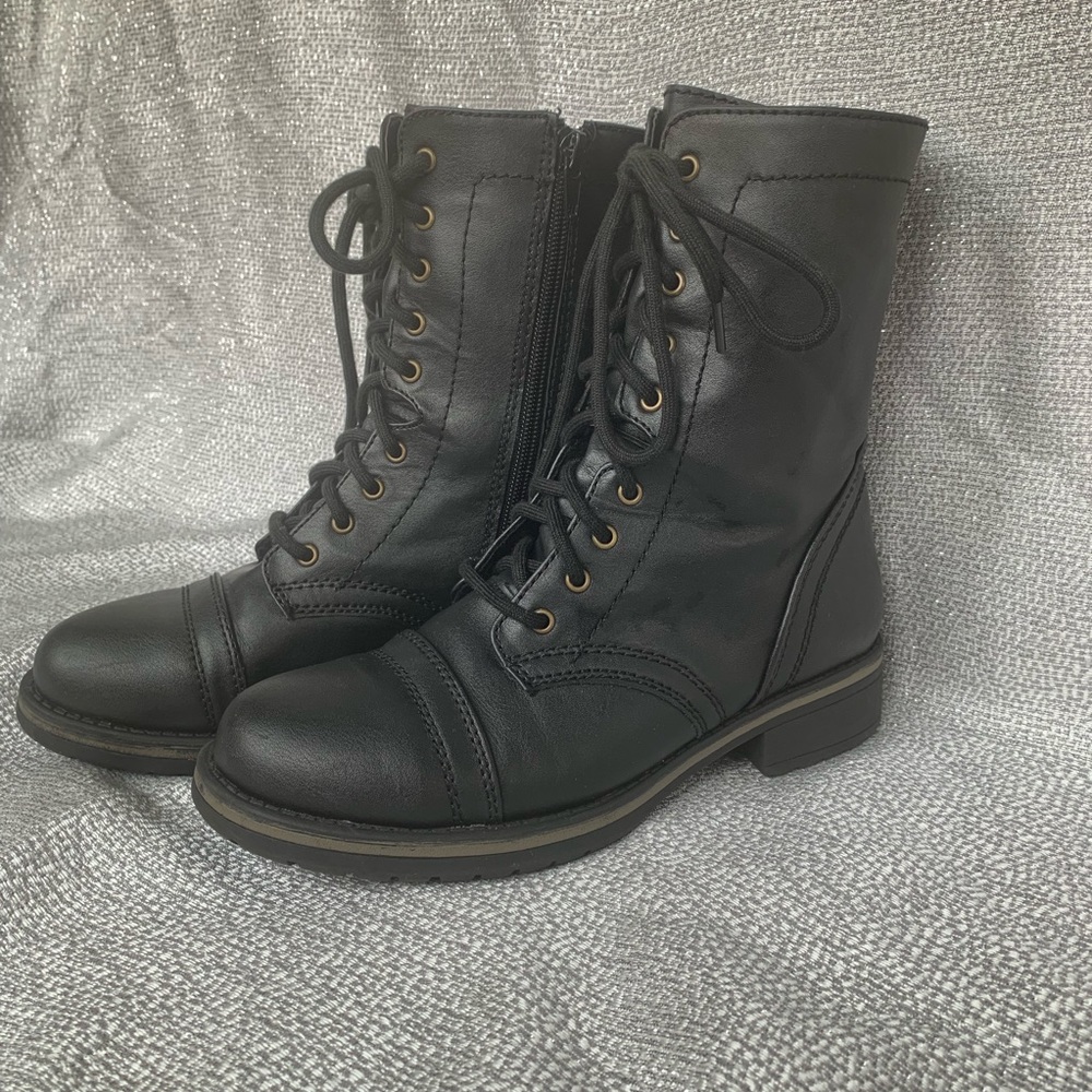 Combat boots
